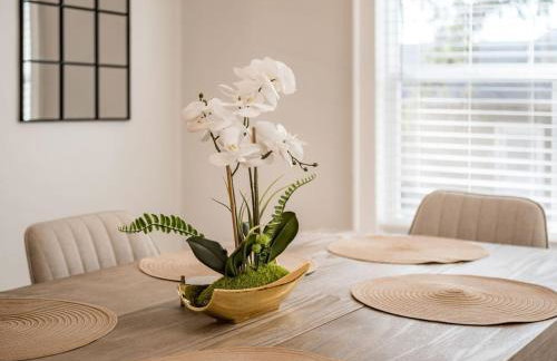 Oakwood Charm Family-Friendly 3BR Getaway - Photo 25