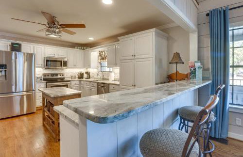 Waterfront Lay Lake Retreat w/ Dock & 3 Piers! - Foto 11