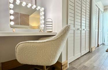 Villa Valbuena Palm Oasis In-Laws Quarters 4-Story Unit With Rooftop Retreat - Photo 23