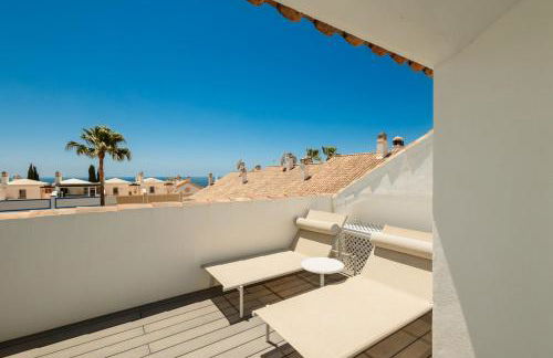 Townhouse in first line beach, Bahia de Marbella, Marbella - Photo 9