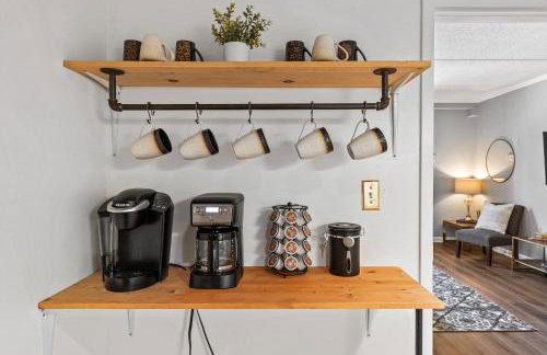 Famous MUSIC ROW 1 Bedroom Condo with FREE Parking and Pool - Foto 23