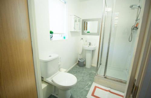 Close to City Centre 3-Bed Townhouse, Sleeps 7, Free Parking, Great Transport Links - Foto 24