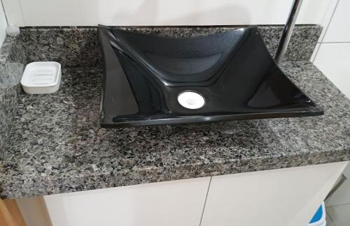 Apto6 com WI-FI e garagem e 100 a av Brasil - Foto 32