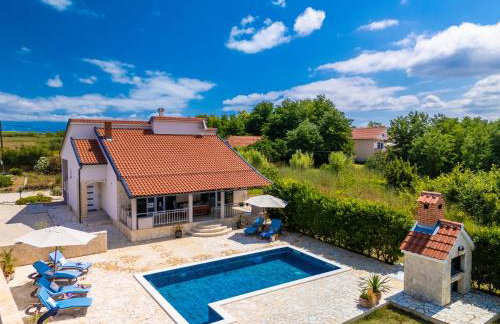 Holiday House Paula sa privatnim grijanim bazenom na mirnoj lokacija blizu mora - Foto 54