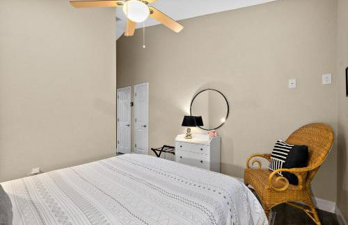 Citrus Hideaway - Steps to City Center - Photo 21