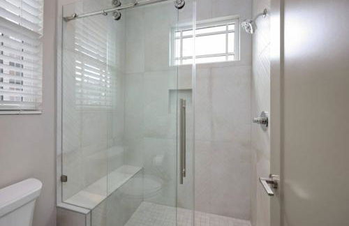 Two Townhomes - Hot Tubs and Rooftop Balconies - Foto 25