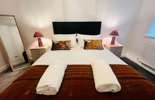 Old Betting Shop for 3 & Furry Friend - Photo 19