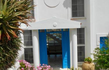 Villa Sis - Cycladic Sea View Luxury Home near Milos Beach & hiking trails 3, 4 & 5 - Photo 17