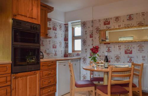 Glossoms Lodge - Photo 10