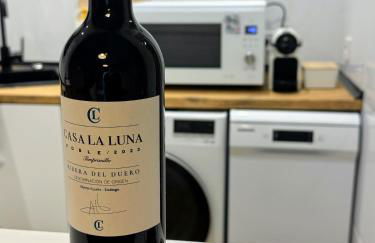 Airport Madrid Plenilunio Suites blue - Photo 23