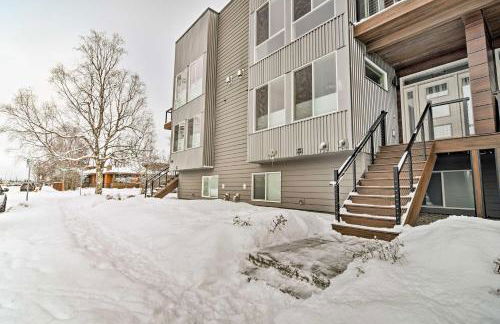 Modern Anchorage Townhome - By Delaney Park Strip! - Foto 3