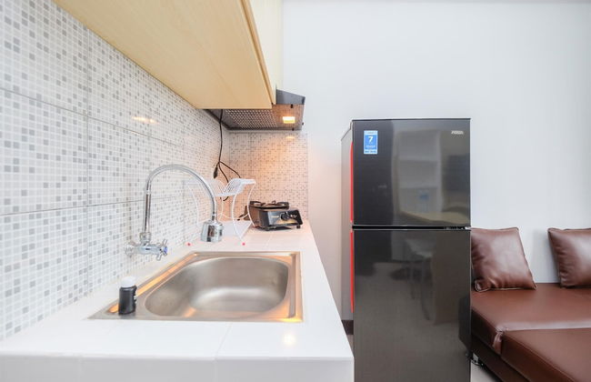 Comfort And Modern 2Br At Royal Heights Apartment - Foto 9