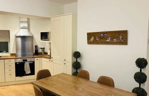 Northcliffe - Stylish Stone Cottage - Spa Bath - Peak Views - Photo 8