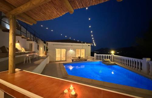 Beautiful villa with pool and stunning view - Foto 24