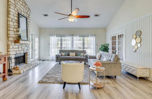 Hill Country Escape Family Home with Outdoor Oasis - Foto 10