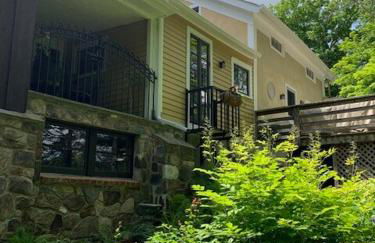 Luxurious Riverfront Cottage with a Hot Tub and a Fireplace near the Twin Lakes, Connecticut - Foto 35