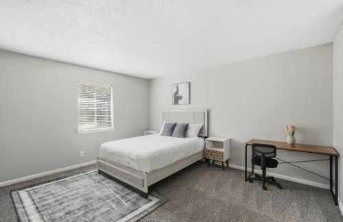 Modern 2BR Retreat Near Stone Mountain - Foto 1