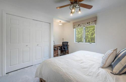 Immerse in Luxury Grand 5BR Lakefront Haven Views - Foto 21