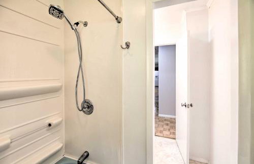 Bluefield Retreat with Pool Table Near Parks! - Foto 14