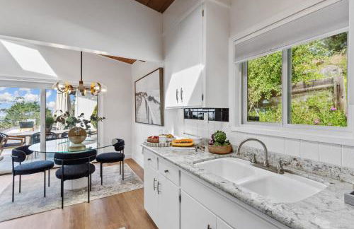 Serene Oceanview Escape with Expansive Deck home - Foto 19