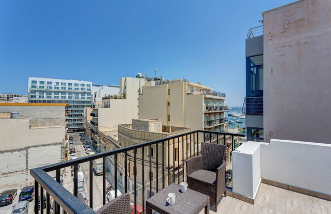 Cosy 1BR Penthouse With Terrace, Great Location - Foto 9