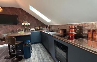 Cannons Loft Central Buxton, Duplex loft 3 bedroom Set over 3 floors stairs no lift sleeps 5 - Photo 13