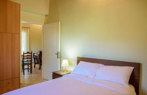 Dual House In Methydrio - Photo 32