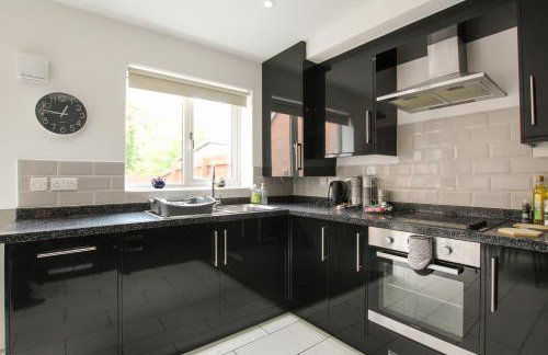 Modern 3-Bedroom Home in Quiet Cul-de-Sac w Parking by Rework Accommodation - Foto 9