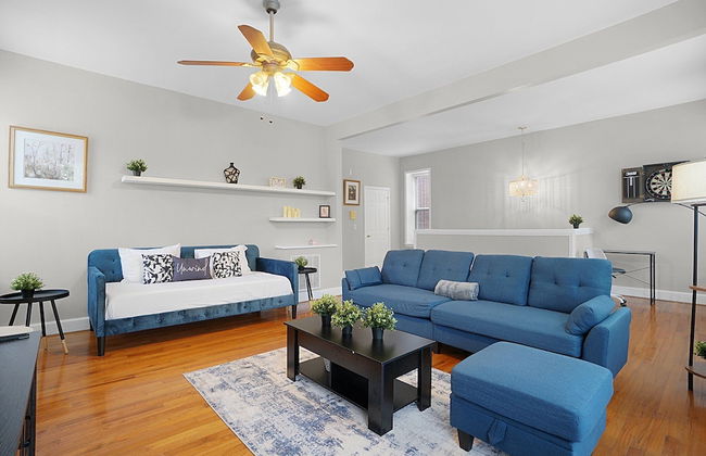 Spacious 3-Bedroom with King Bed - Photo 15