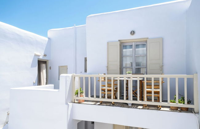 Mykonos Twins - Photo 34