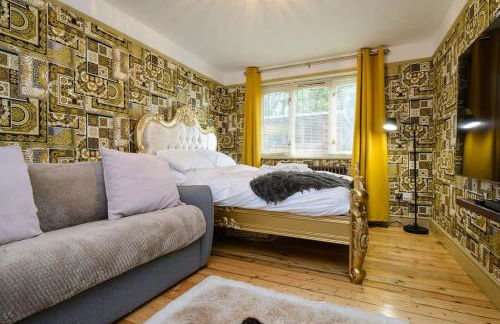 Deluxe 1 Bed Versace Hot Tub Sky TV Cinema Screen - Foto 9