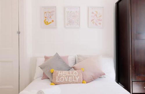 Bright, Spacious 2-bed, 5 mins from Tube, Sleeps 4 - Pass the Keys - Foto 36