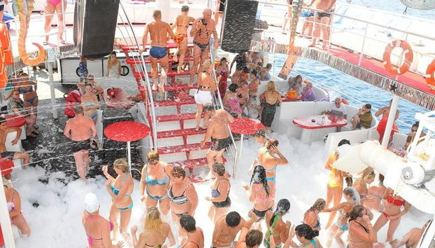 Starcraft Day Trip Party Boat - Photo 3, Foam Party on the Boat