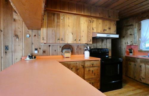 Classic Lake Home on Torch Lake - Foto 28