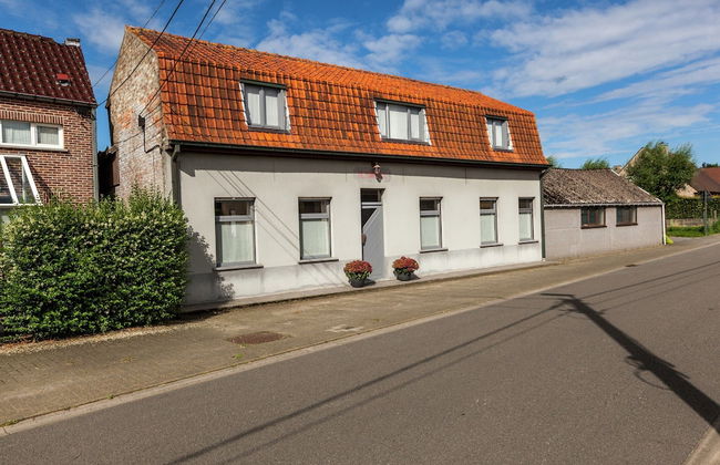 Quiet Cottage near Woods - Photo 32