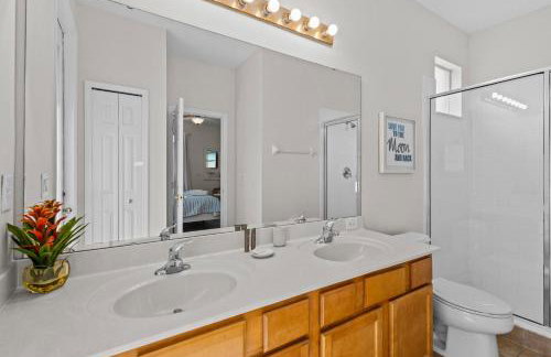Family Nest 4-Bedroom Home Near Disney World - Photo 25
