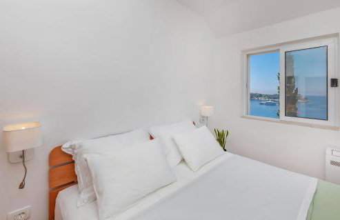 Charming Seafront Stay at Villa Mara - Photo 3
