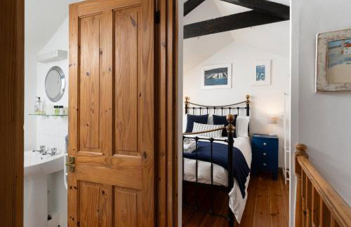 Honeysuckle Cottage by The Sea - Photo 11