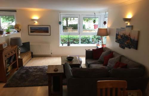 Holyrood Park Apartment - Photo 6