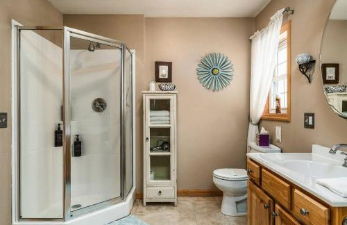 Lazy River Cabin: Lakefront Stay - Foto 5