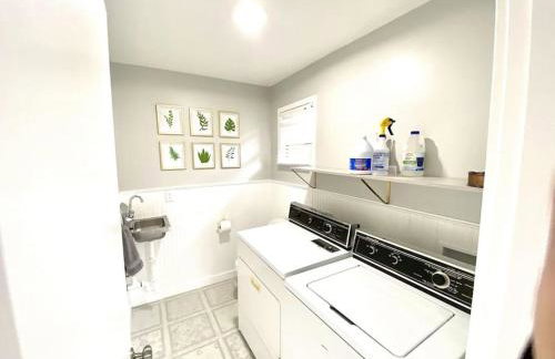 Historical Entertainer 3 Bedroom Townhouse AC PNW - Foto 22