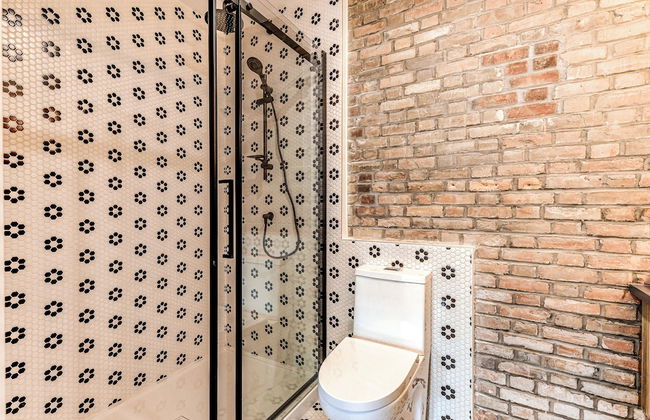 Bohemian Vieux Quebec Two Bedroom - Photo 24