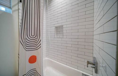 Luxe Townhome Rooftop Hot Tub Parking - Photo 36