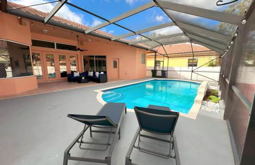 Luxurious 4-Bedroom House with Pool - Foto 2