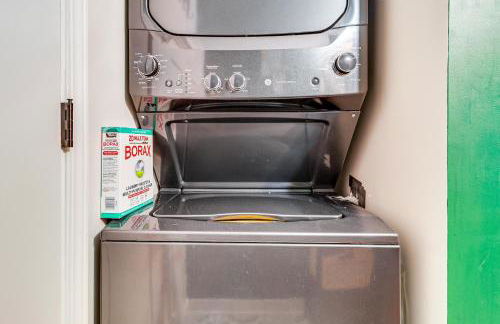 Families Welcome! Colorful Berkley Home with Yard - Foto 22