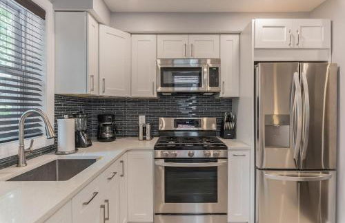 University City Executive Modern 3BR 2BA Within 5 min to Drexel, University of Pennsylvania, & Children's Hospital of Pennsylvania - Photo 6