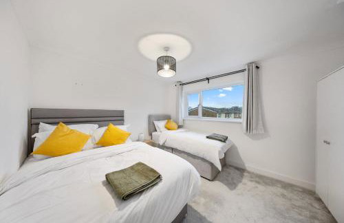 Long-short-stay Medway home with parking, WiFi &pool table - Foto 3