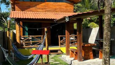 Chalé de Madeira, a 60m do mar em condomínio - Foto 2