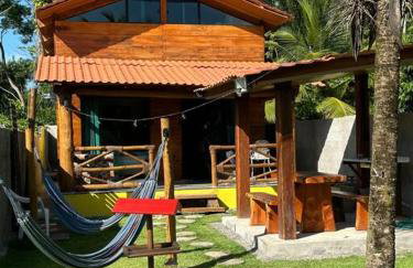 Chalé de Madeira, a 60m do mar em condomínio - Foto 2