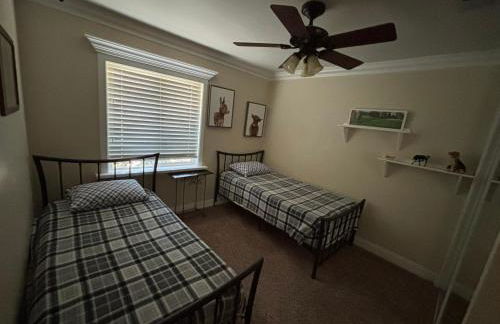 Peaceful & Cozy 3 bedroom Ranch-Home w/Fireplace - Foto 5